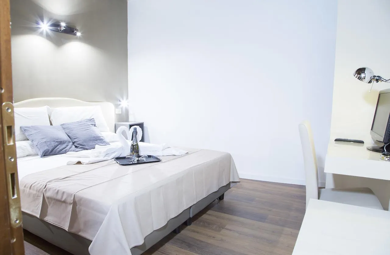 Do-Do Navona Suites Rome 3*,