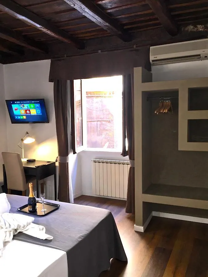 Do-Do Navona Suites Rome 3*,