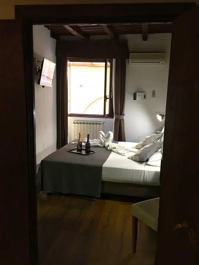 *** Guest house Do-Do Navona Suites Rome Italy